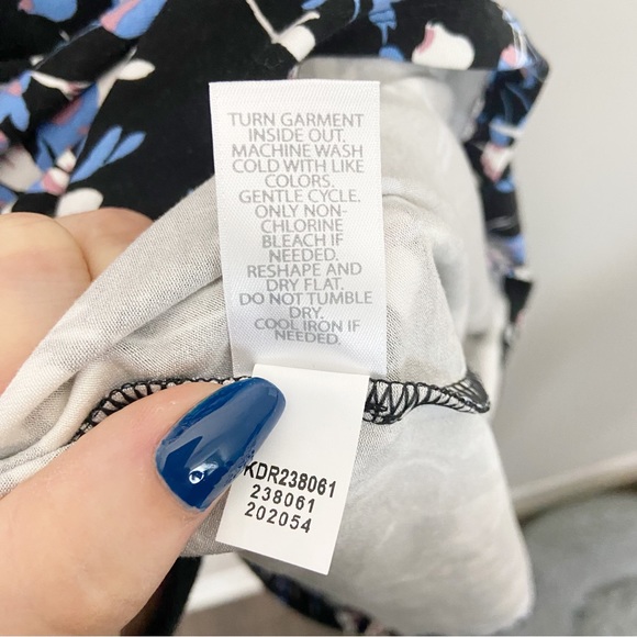 J. Jill Wearever Relaxed Two-Pocket T-Shirt Dress Floral - Picture 8 of 9